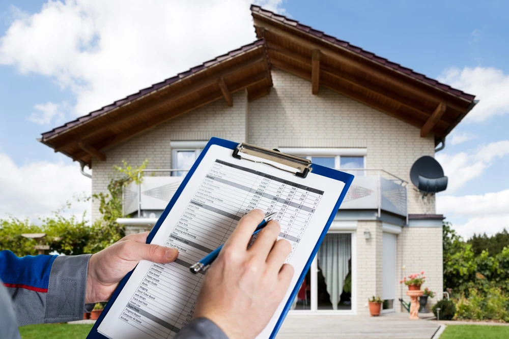Real,Estate,Home,Property,Inspecting,And,Appraisal,By,Appraiser Home renovation cost